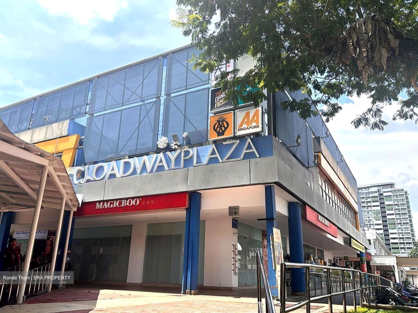 Broadway Cinema (D20), Retail #566797211